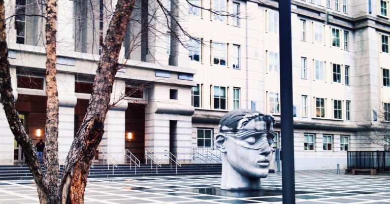 US Prosecutors Ask to Pause SEC Action Against Alleged Crypto Scammer
